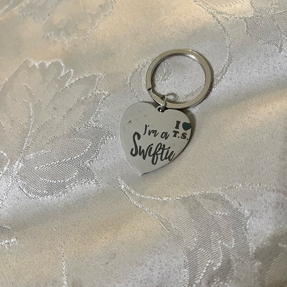Heart-Shaped Silver Keychain for Swiftie Fans - Picture 2 of 3